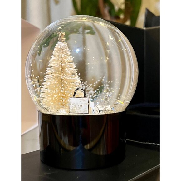 Chanel Limited Edition Snow Globe With Box! CHRISTMAS IS COMING! - Picture 8 of 15